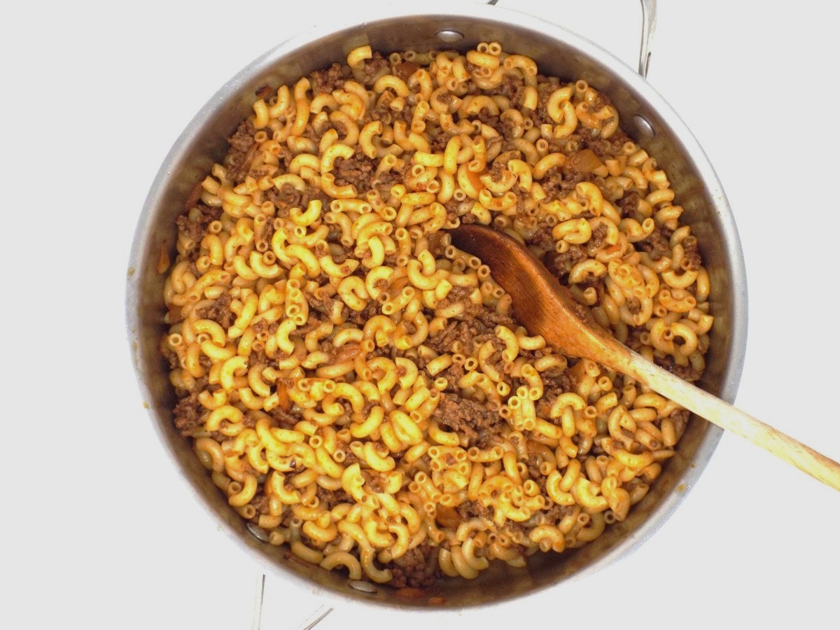 Makarony Po Flotski (Russian Navy Style Pasta) recipe