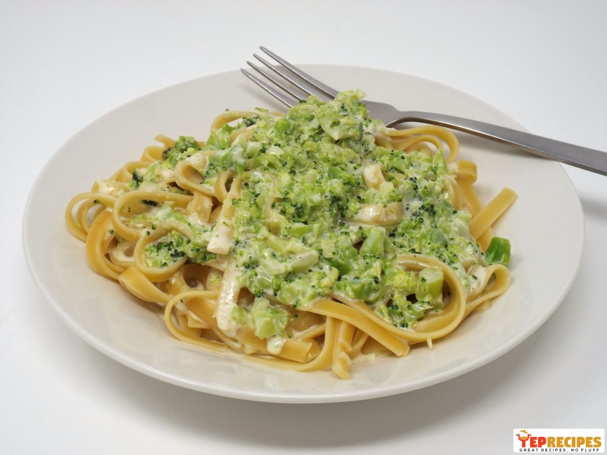 Easy Broccoli Fettuccine Alfredo recipe