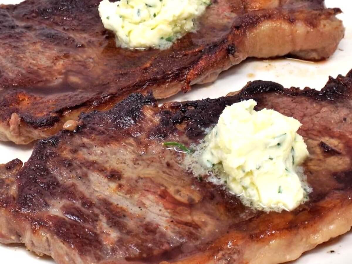 Garlic and Chive Sirloin Steaks recipe
