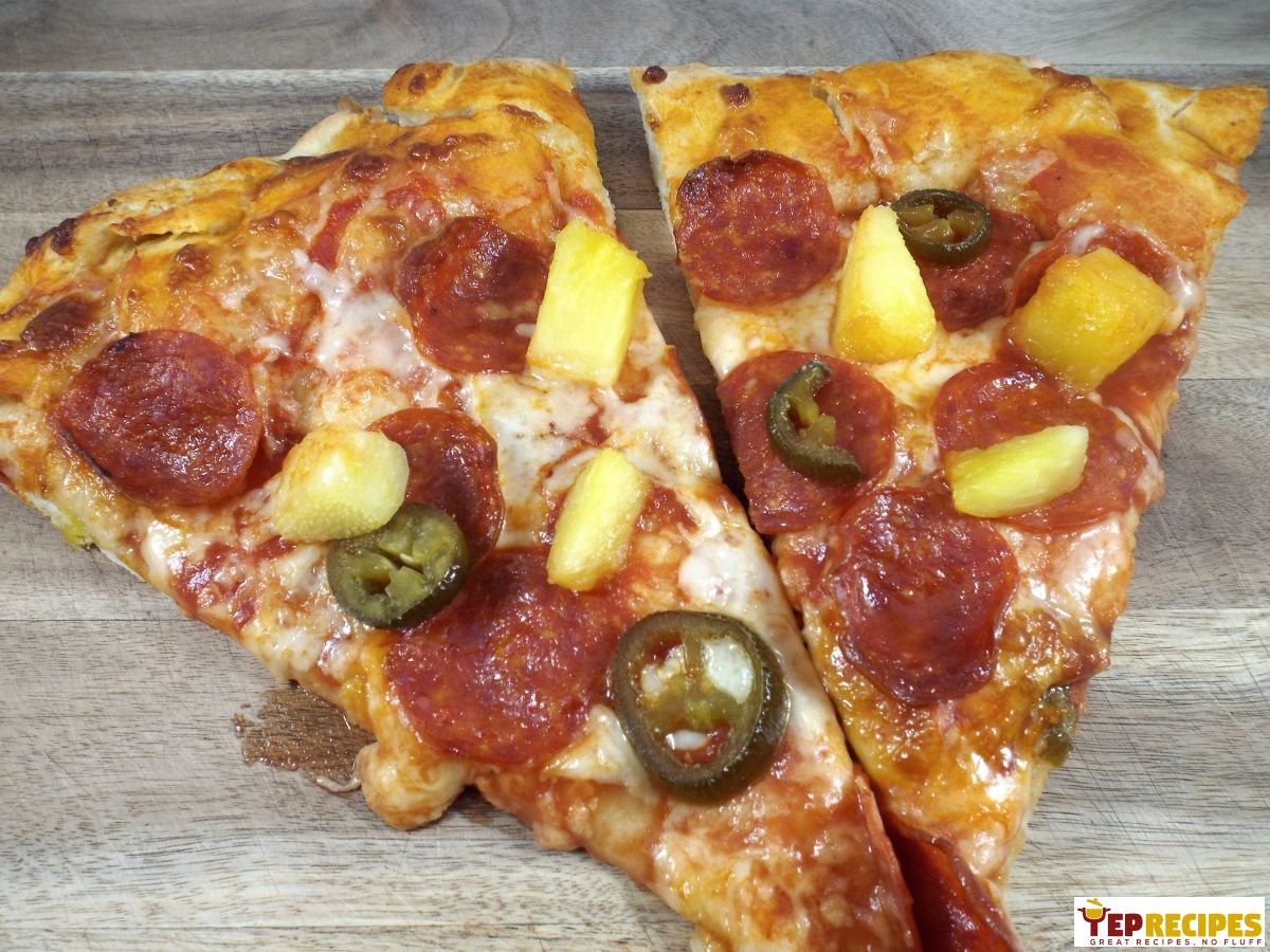 pepperoni-pineapple-jalapeno-pizza.jpg