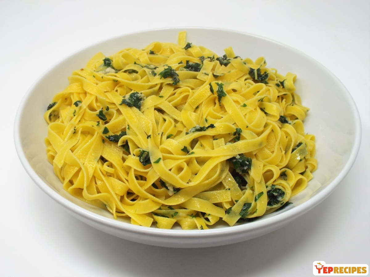 Tagliatelle with Garlic and Parsley Sauce recipe