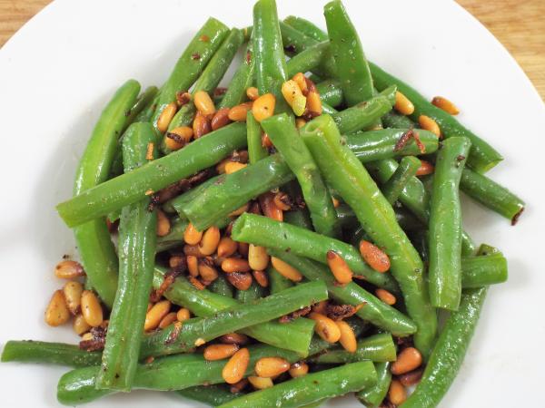 Garlic Green Beans with Toasted Pine Nuts