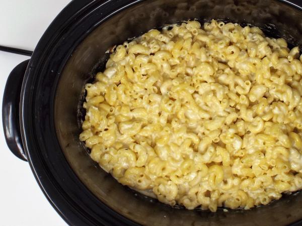 Slow Cooker Macaroni and Cheese