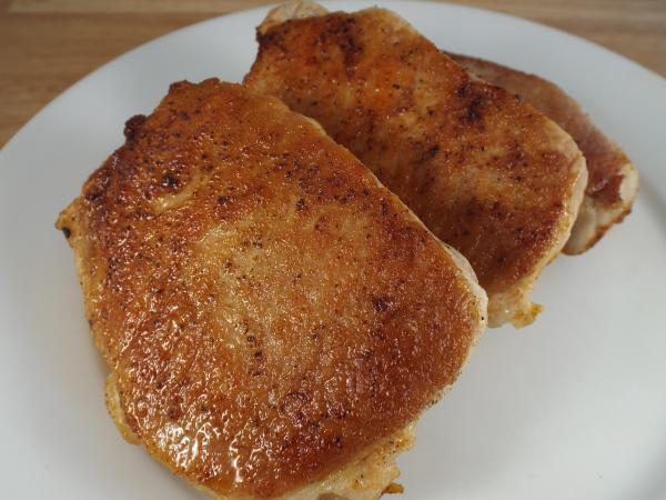 Juicy Pan Seared Garlic & Paprika Pork Chops