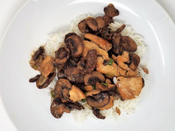 Stir Fried Chicken and Mushrooms with Garlic