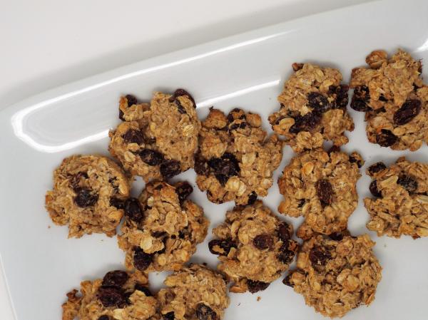 Naturally Sweetened Oatmeal Raisin Cookies